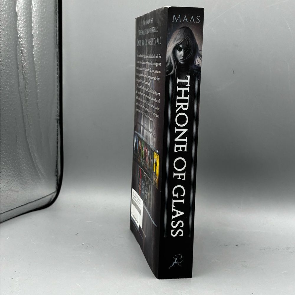 Throne of Glass Book by Sarah J. Maas - Picture 2 of 3